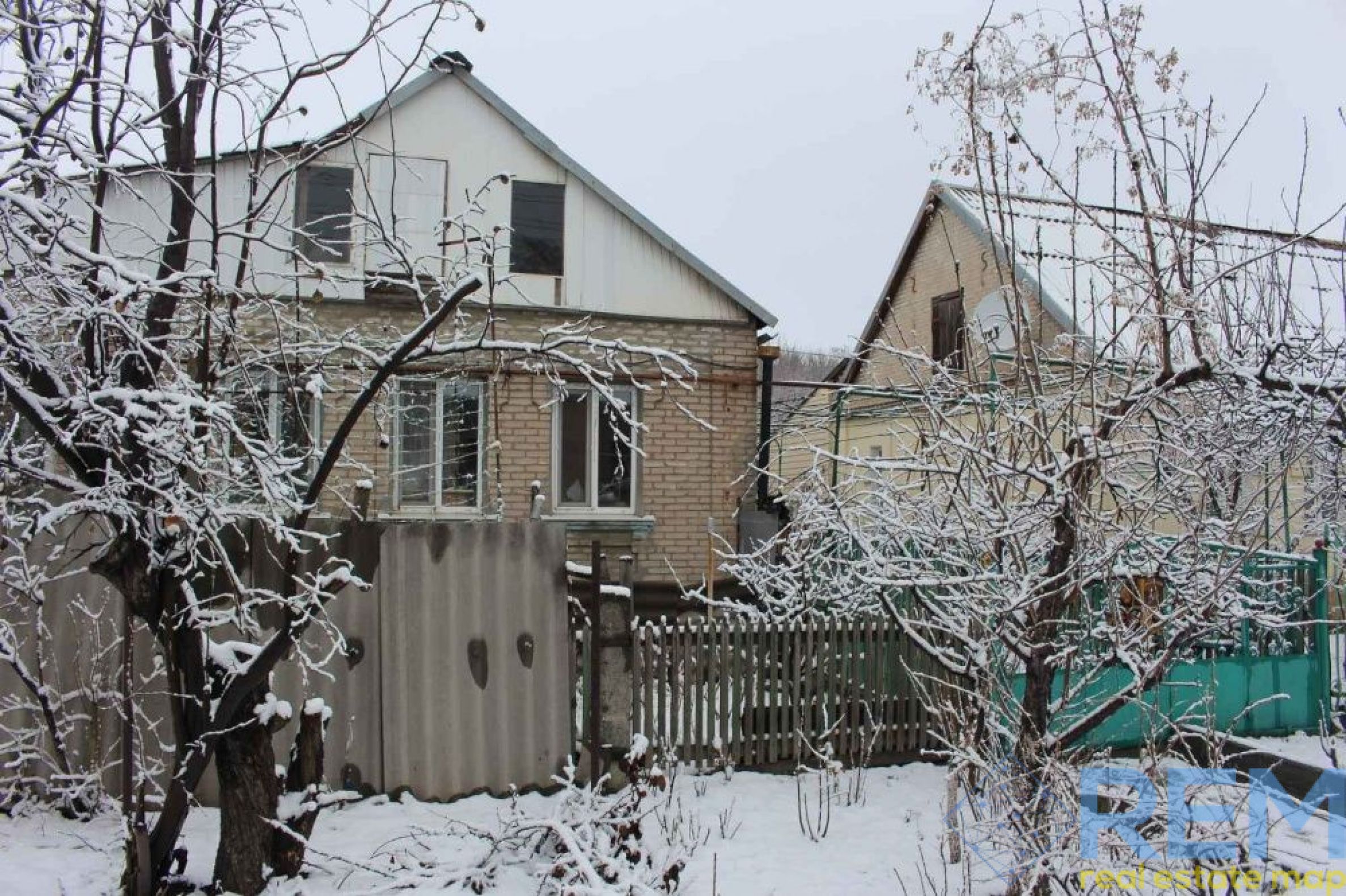 Спасатели показали жуткие фото разрушенного ракетным ударом жилого дома в Запорожье | voenipotekadom.ru